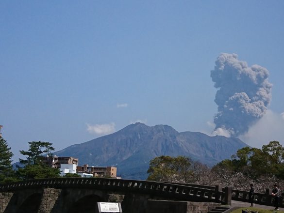 噴火した桜島